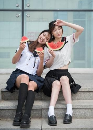 “吃瓜群”震撼了！女星隐藏账号四连发，到底是情绪崩了还是另有深意？