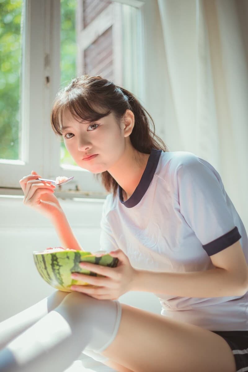 【猛料爆料qq群】曝光！顶流网红翻车现场：直播时背后传来男人声音，全网炸锅！